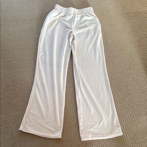 Forever 21 Cream Sweatpants Relaxed Fit Soft Fabric